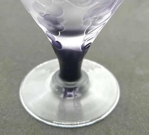 ★葡萄の柄でワインはいかが？！★気品溢れるワイングラス