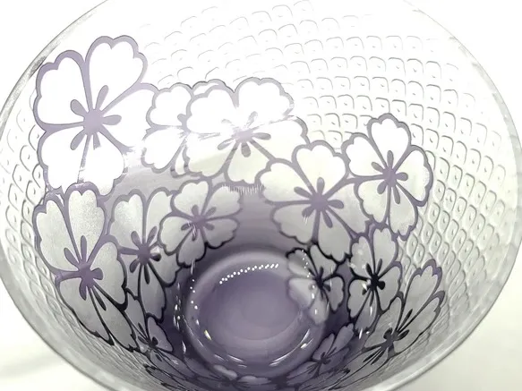 着物を思わせる (*^^*) 和モダンな絞文様入り桜グラス紫