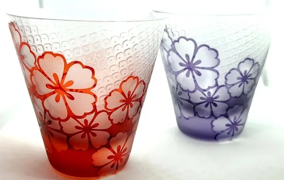 着物を思わせる (*^^*) 和モダンな絞文様入り桜グラス紫